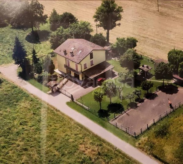 casa indipendente in vendita a Reggio nell'Emilia in zona Pieve Modolena