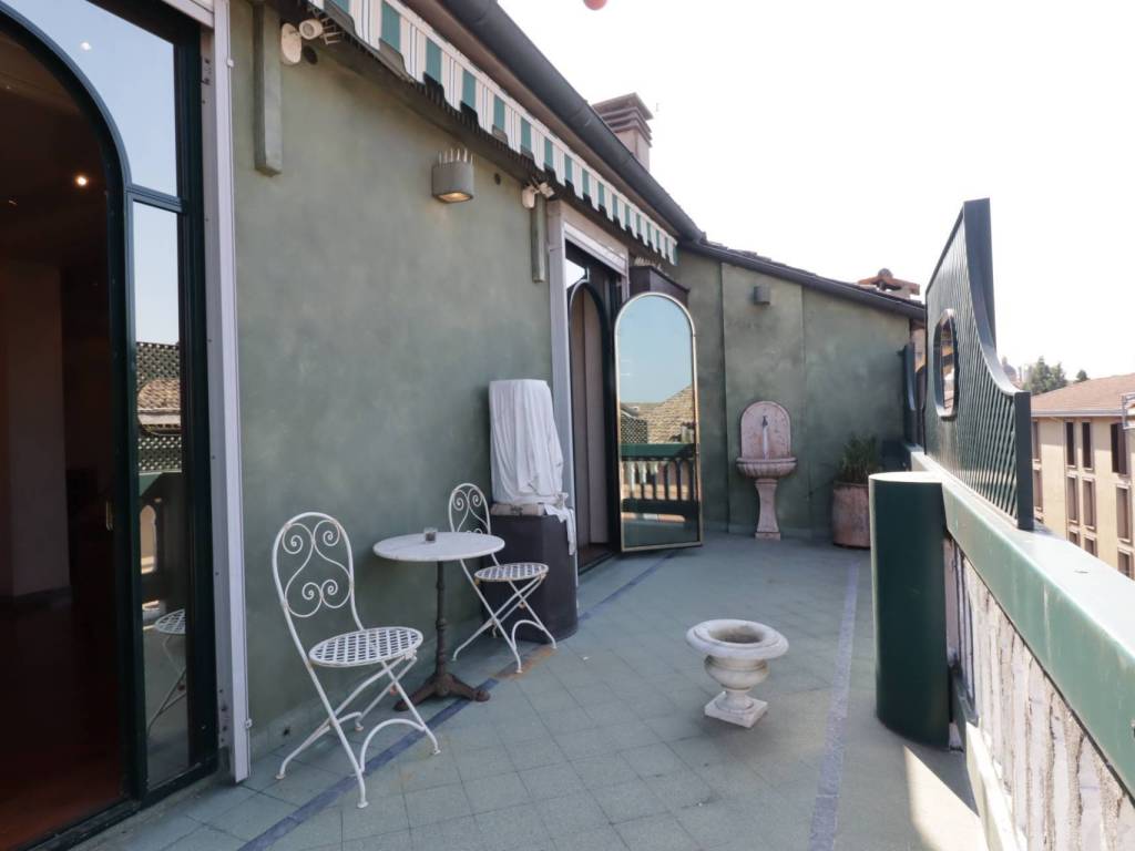 appartamento in vendita a Reggio nell'Emilia in zona Città Storica