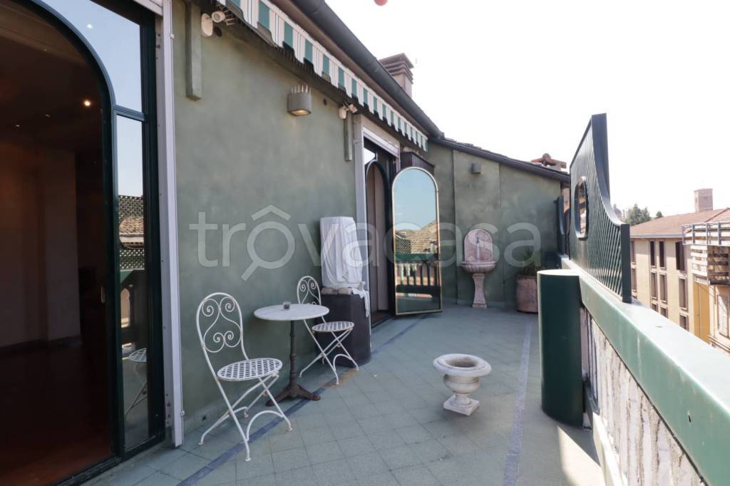 appartamento in vendita a Reggio nell'Emilia in zona Città Storica