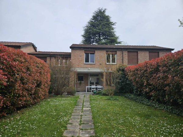casa indipendente in vendita a Reggio nell'Emilia