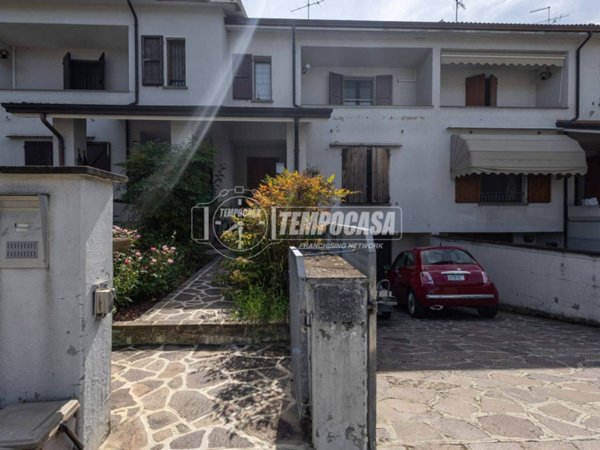 casa indipendente in vendita a Reggio nell'Emilia in zona Rivalta