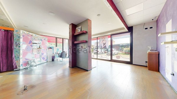 locale commerciale in vendita a Reggio nell'Emilia
