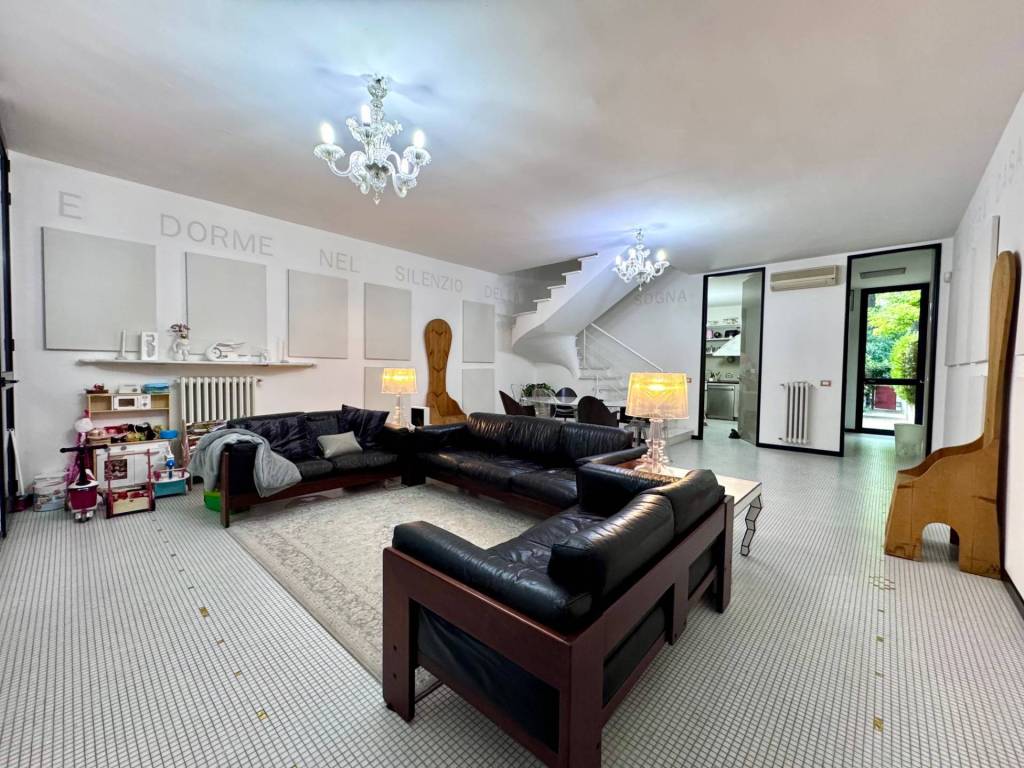 casa indipendente in vendita a Reggio nell'Emilia