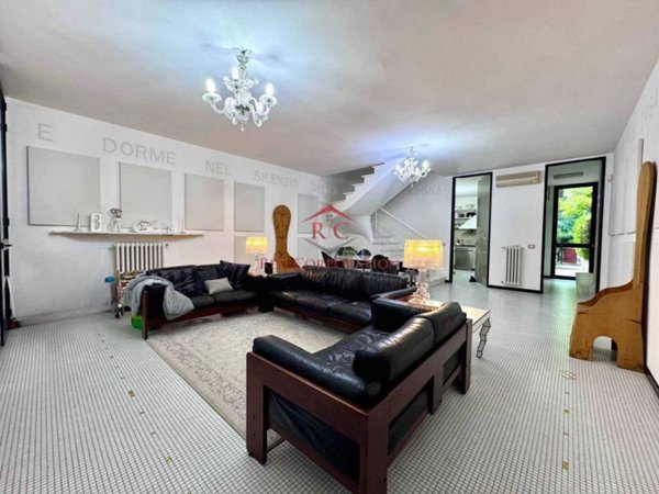 casa indipendente in vendita a Reggio nell'Emilia