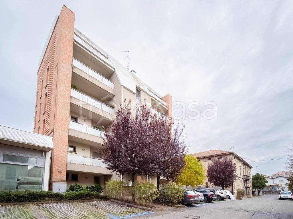 appartamento in vendita a Reggio nell'Emilia in zona Mirabello
