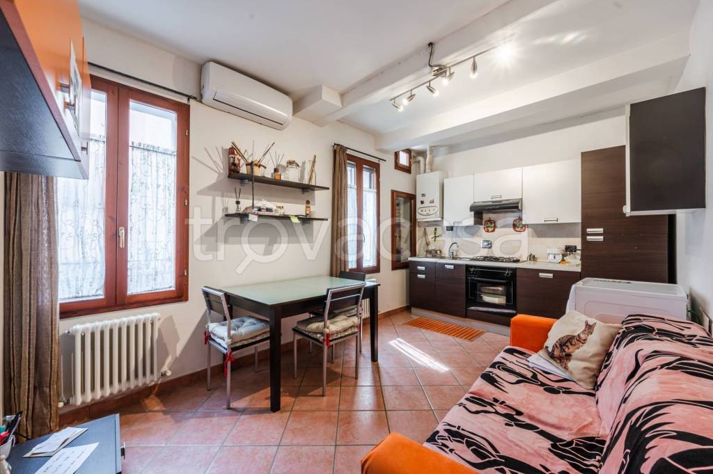 appartamento in vendita a Reggio nell'Emilia in zona Città Storica