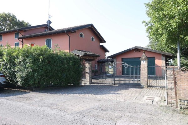 casa indipendente in vendita a Reggio nell'Emilia in zona Roncocesi