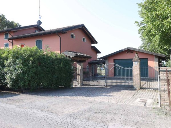 casa indipendente in vendita a Reggio nell'Emilia in zona Roncocesi