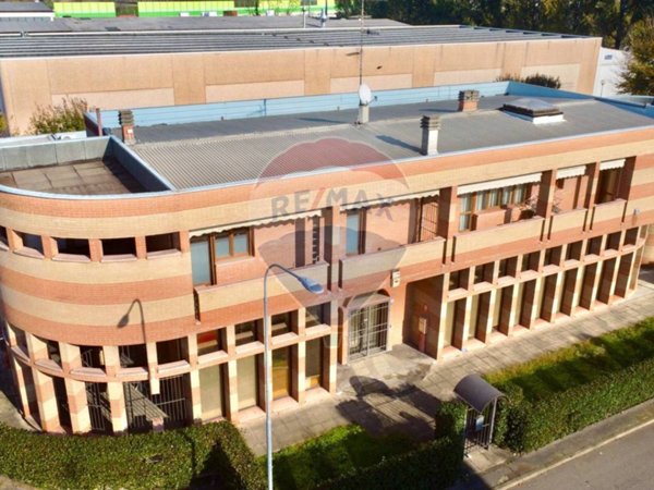ufficio in vendita a Reggio nell'Emilia in zona Pieve Modolena