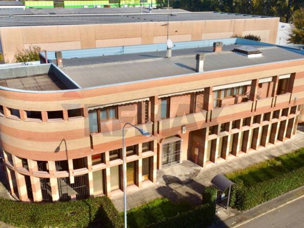 ufficio in vendita a Reggio nell'Emilia in zona Pieve Modolena