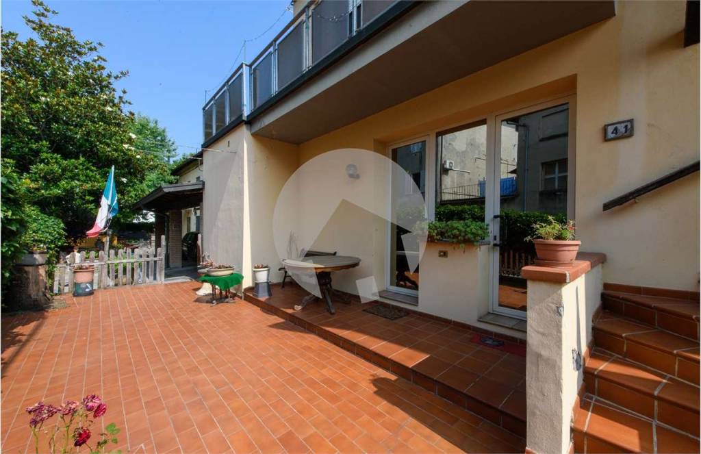 casa indipendente in vendita a Reggio nell'Emilia in zona Pratofontana