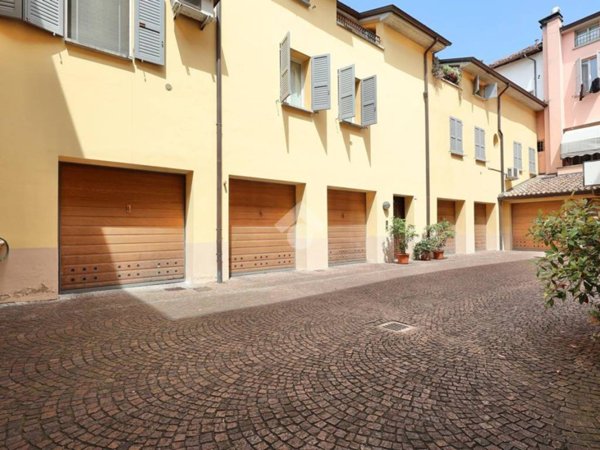 appartamento in vendita a Reggio nell'Emilia in zona Città Storica