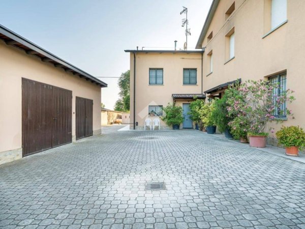 casa indipendente in vendita a Reggio nell'Emilia