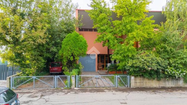 casa indipendente in vendita a Reggio nell'Emilia