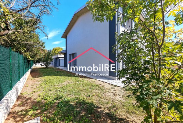 casa indipendente in vendita a Reggio nell'Emilia