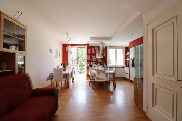 casa indipendente in vendita a Reggio nell'Emilia in zona Baragalla
