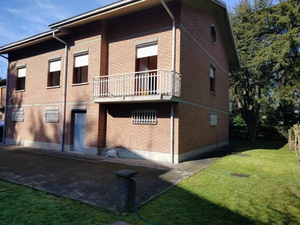 casa indipendente in vendita a Reggio nell'Emilia in zona Città Storica