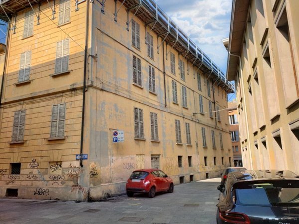 ufficio in vendita a Reggio nell'Emilia in zona Città Storica