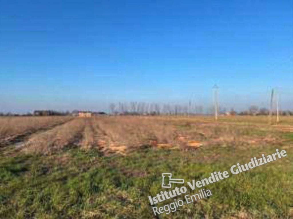 terreno edificabile in vendita a Reggio nell'Emilia in zona Pratofontana