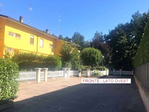 casa indipendente in vendita a Reggio nell'Emilia in zona Città Storica