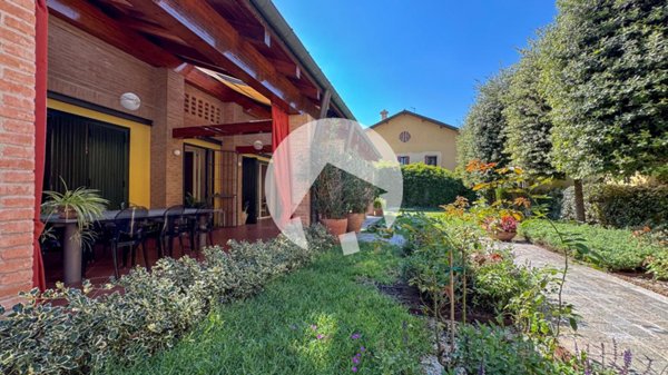 casa indipendente in vendita a Reggio nell'Emilia in zona Città Storica