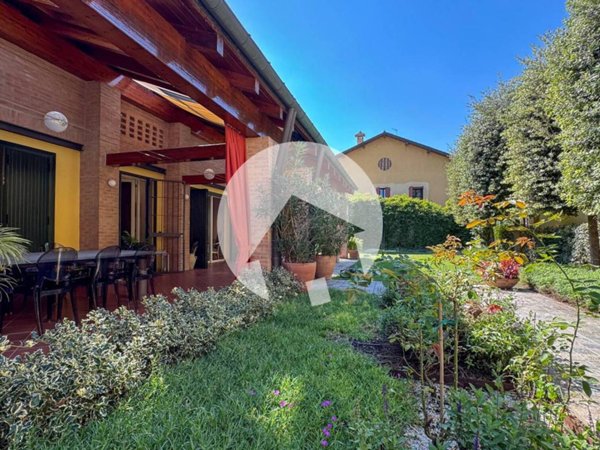 casa indipendente in vendita a Reggio nell'Emilia in zona Città Storica