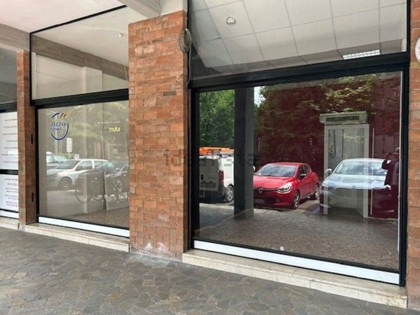 negozio in vendita a Reggio nell'Emilia in zona San Pellegrino / Villa Canali