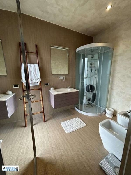 casa indipendente in vendita a Reggio nell'Emilia