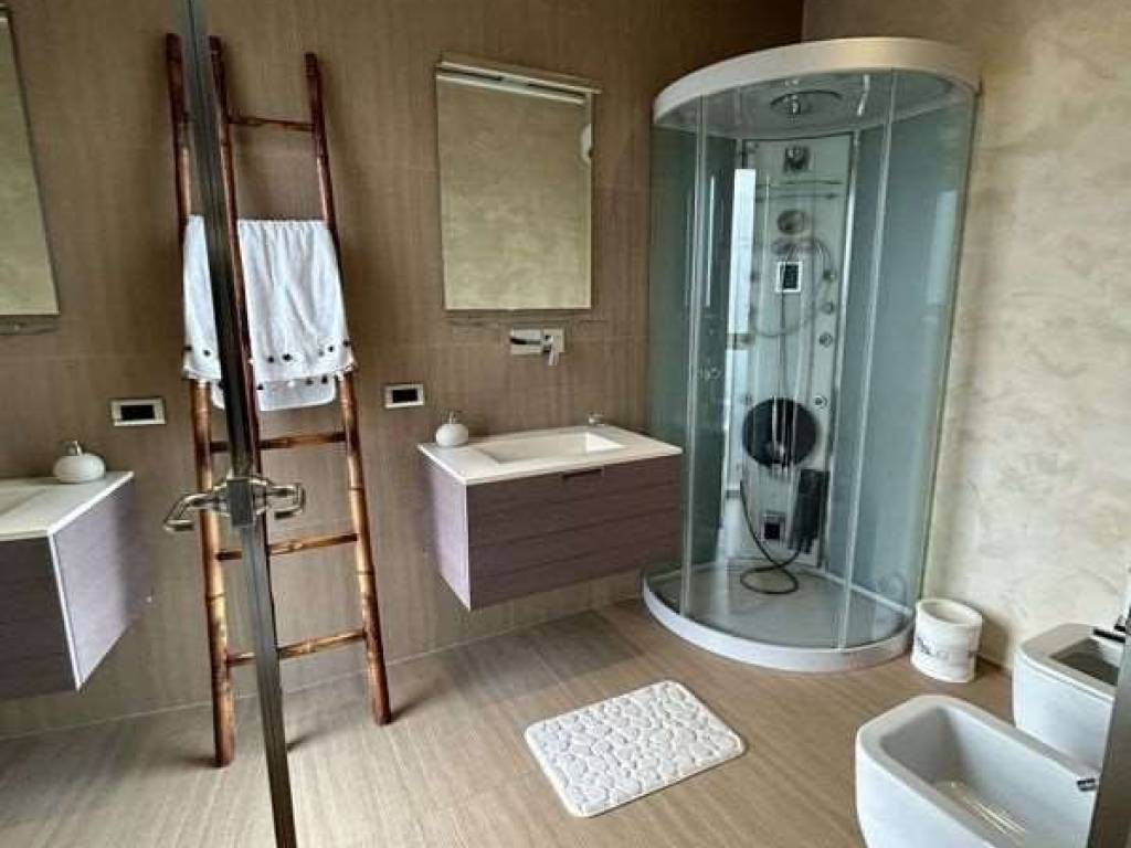casa indipendente in vendita a Reggio nell'Emilia