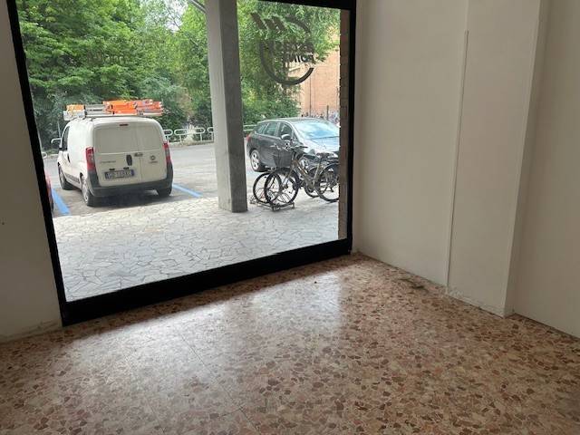 negozio in vendita a Reggio nell'Emilia