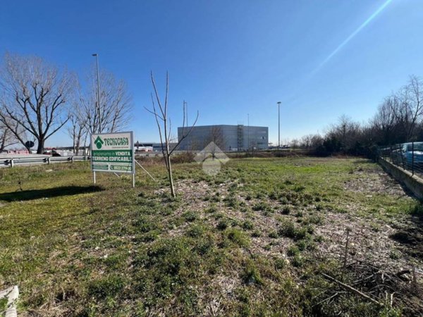 terreno agricolo in vendita a Reggio nell'Emilia in zona Roncocesi