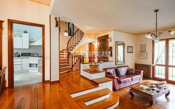 casa indipendente in vendita a Reggio nell'Emilia in zona Città Storica