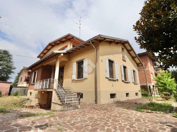 casa indipendente in vendita a Reggio nell'Emilia in zona Carrozzone