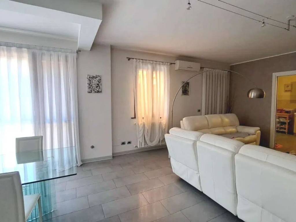 casa indipendente in vendita a Reggio nell'Emilia in zona Belvedere