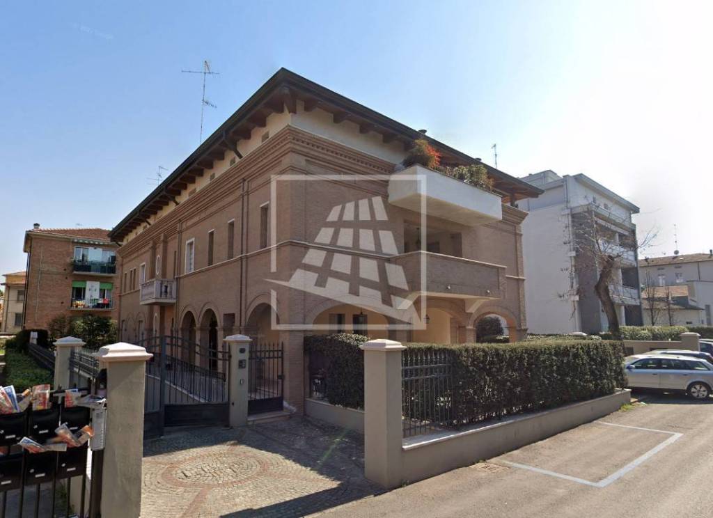 appartamento in vendita a Reggio nell'Emilia in zona Città Storica