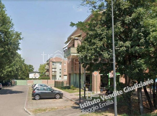 quadrivano in vendita a Reggio nell'Emilia in zona Roncina