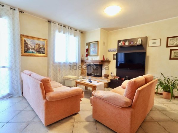 casa indipendente in vendita a Reggio nell'Emilia in zona Roncocesi
