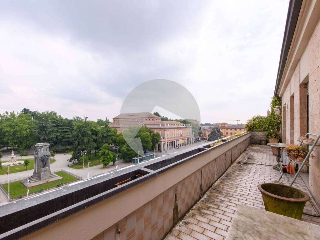 appartamento in vendita a Reggio nell'Emilia in zona Città Storica