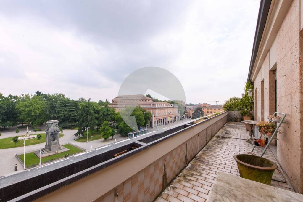 appartamento in vendita a Reggio nell'Emilia in zona Città Storica