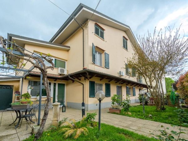 casa indipendente in vendita a Reggio nell'Emilia in zona San Prospero Strinati