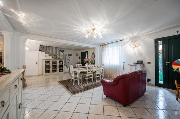 casa indipendente in vendita a Reggio nell'Emilia in zona Gavassa