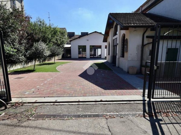 negozio in vendita a Reggio nell'Emilia in zona Città Storica