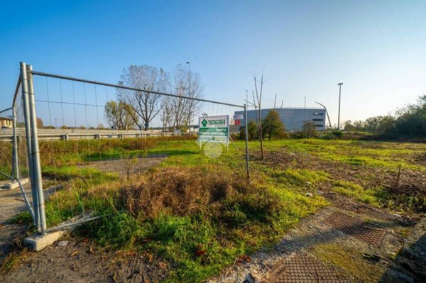 terreno agricolo in vendita a Reggio nell'Emilia in zona Roncocesi