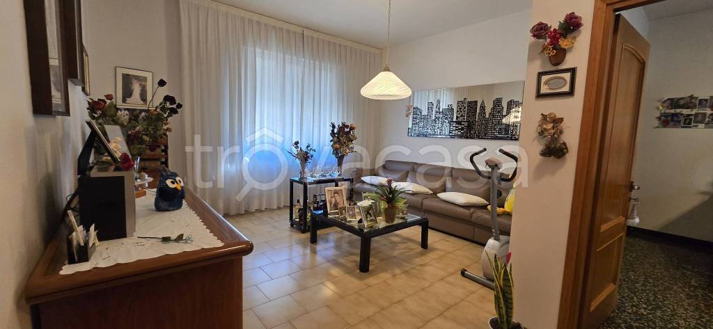 casa indipendente in vendita a Reggio nell'Emilia in zona Orologio