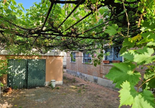 appartamento in vendita a Reggio nell'Emilia in zona Città Storica