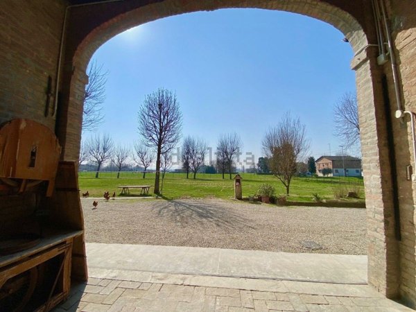 casa indipendente in vendita a Reggio nell'Emilia in zona Pieve Modolena