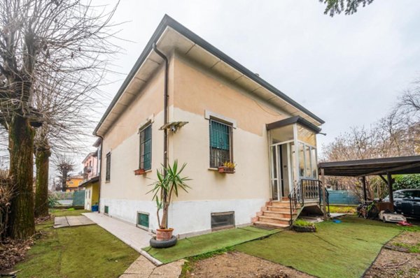 casa indipendente in vendita a Reggio nell'Emilia in zona Codemondo