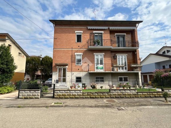 appartamento in vendita a Reggio nell'Emilia in zona Cella
