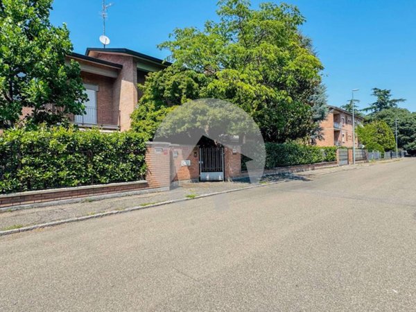 casa indipendente in vendita a Reggio nell'Emilia in zona Codemondo