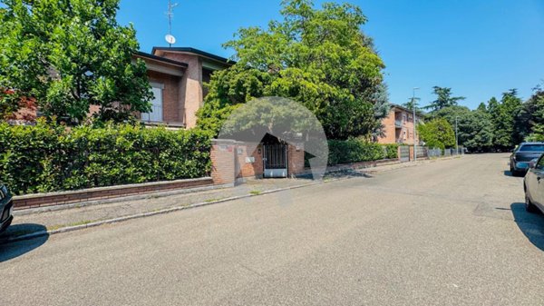 casa indipendente in vendita a Reggio nell'Emilia in zona Codemondo